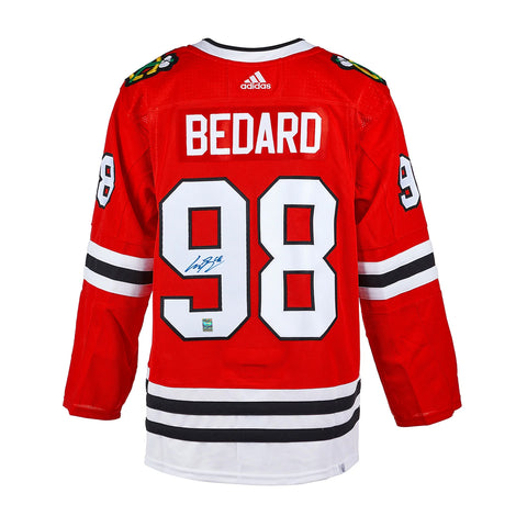 Connor Bédard a signé le maillot Adidas Pro Home des Blackhawks de Chicago