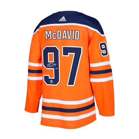 Connor McDavid a signé le maillot Pro Domicile Adidas des Oilers d'Edmonton