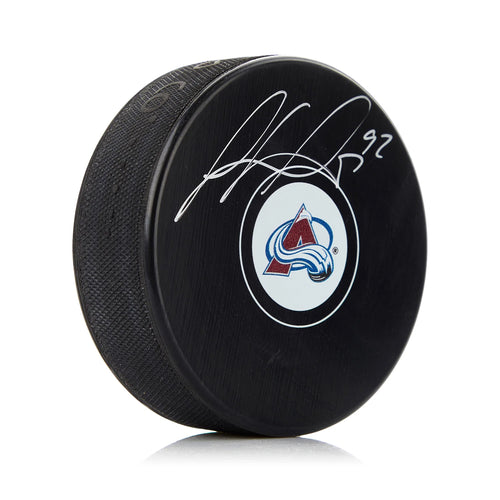 Gabriel Landeskog firmó el disco Colorado Avalanche