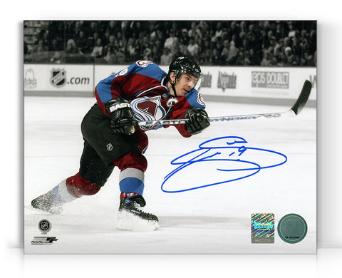 Photo 8 x 10 signée par Joe Sakic du Colorado Avalanche Sniper Spotlight