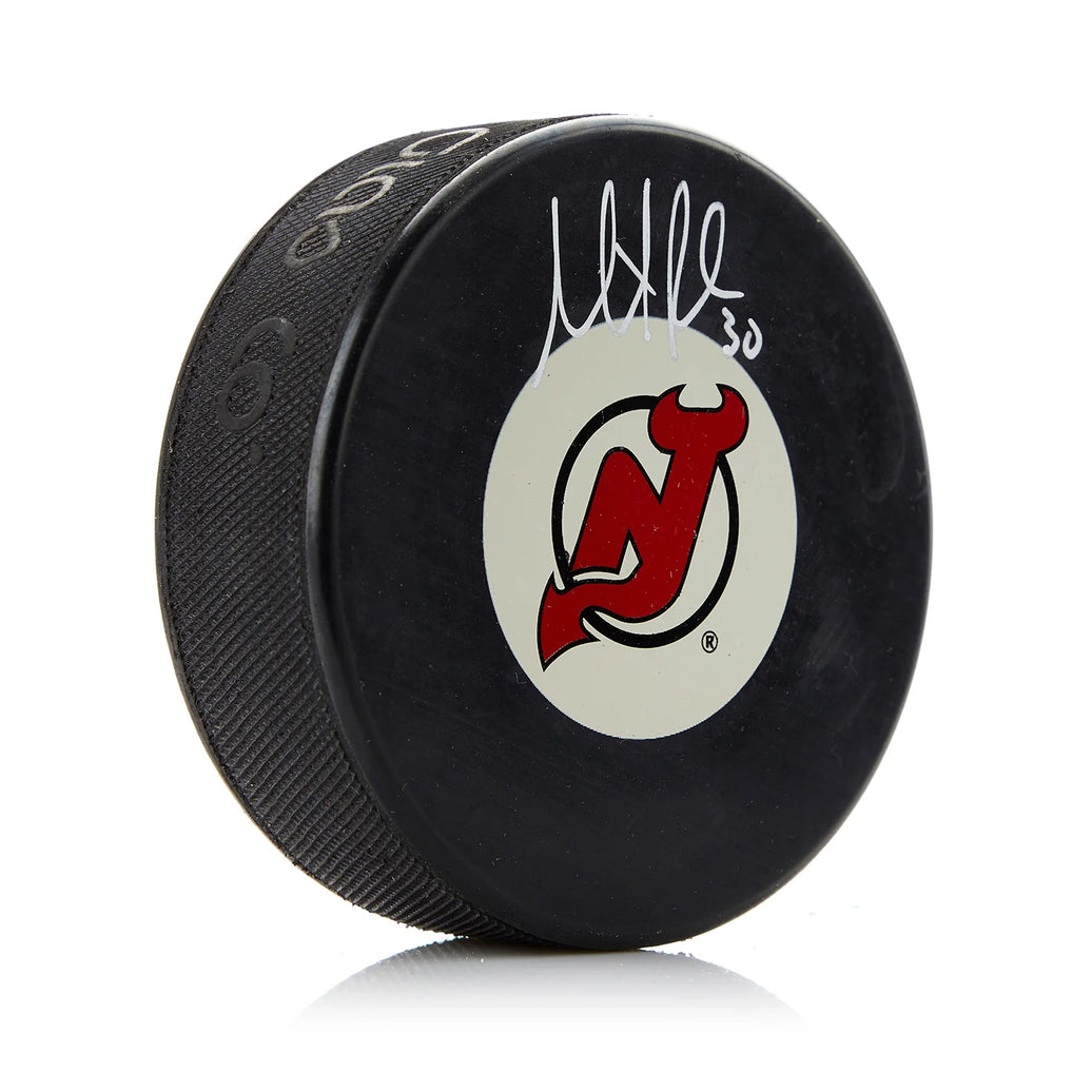 Martin Brodeur firmó el disco de los New Jersey Devils