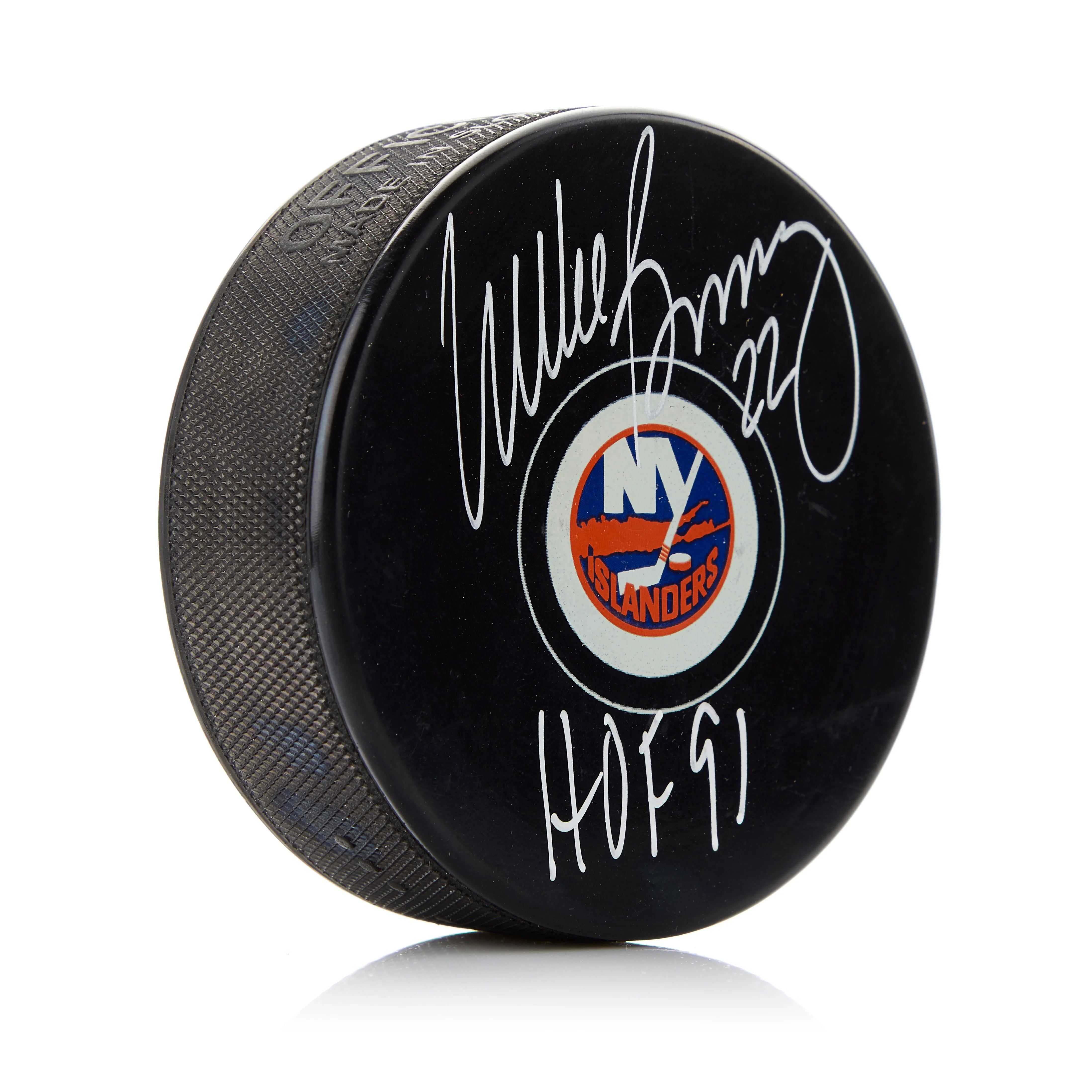 Mike Bossy firmó el disco de los New York Islanders con una nota para el HOF
