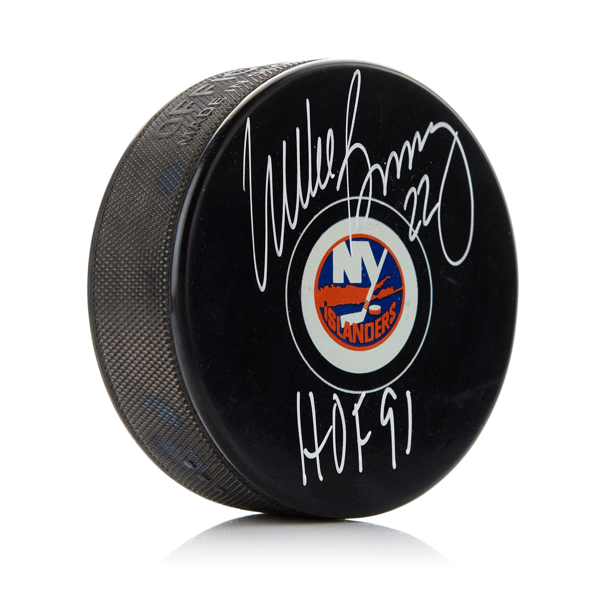 Mike Bossy firmó el disco de los New York Islanders con una nota para el HOF