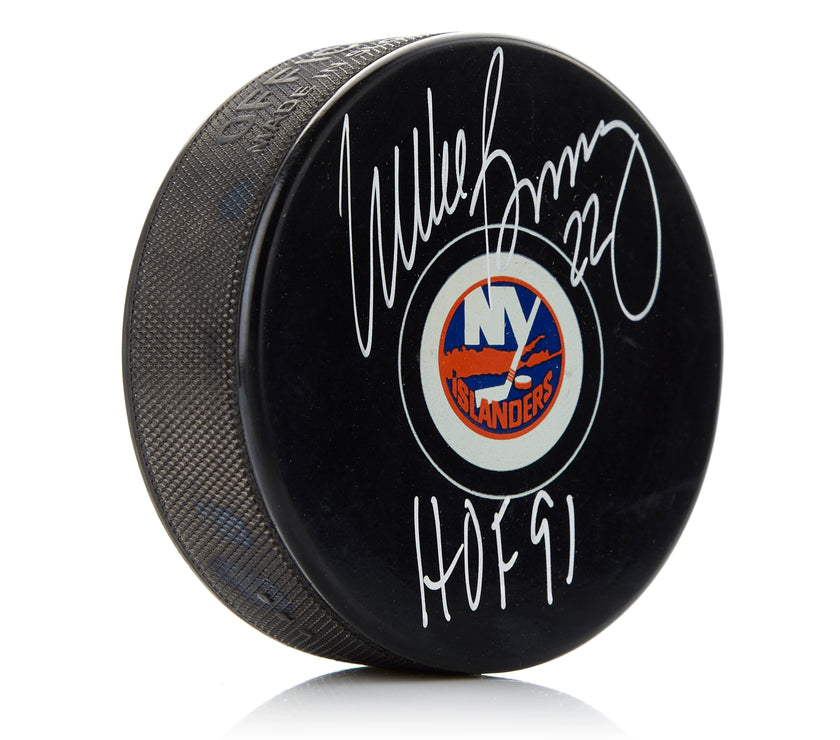 Mike Bossy firmó el disco de los New York Islanders con una nota para el HOF