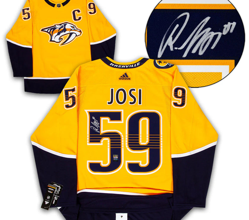 Roman Josi firmó la camiseta local de los Nashville Predators