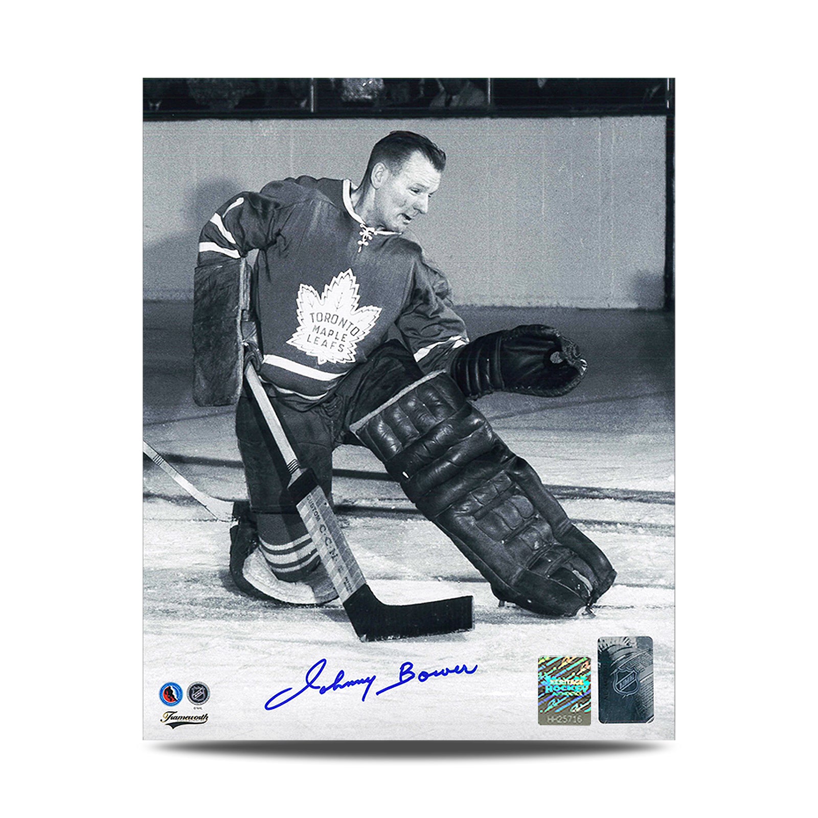 Johnny Bower a signé une photo d'action des Maple Leafs de Toronto 8 x 10