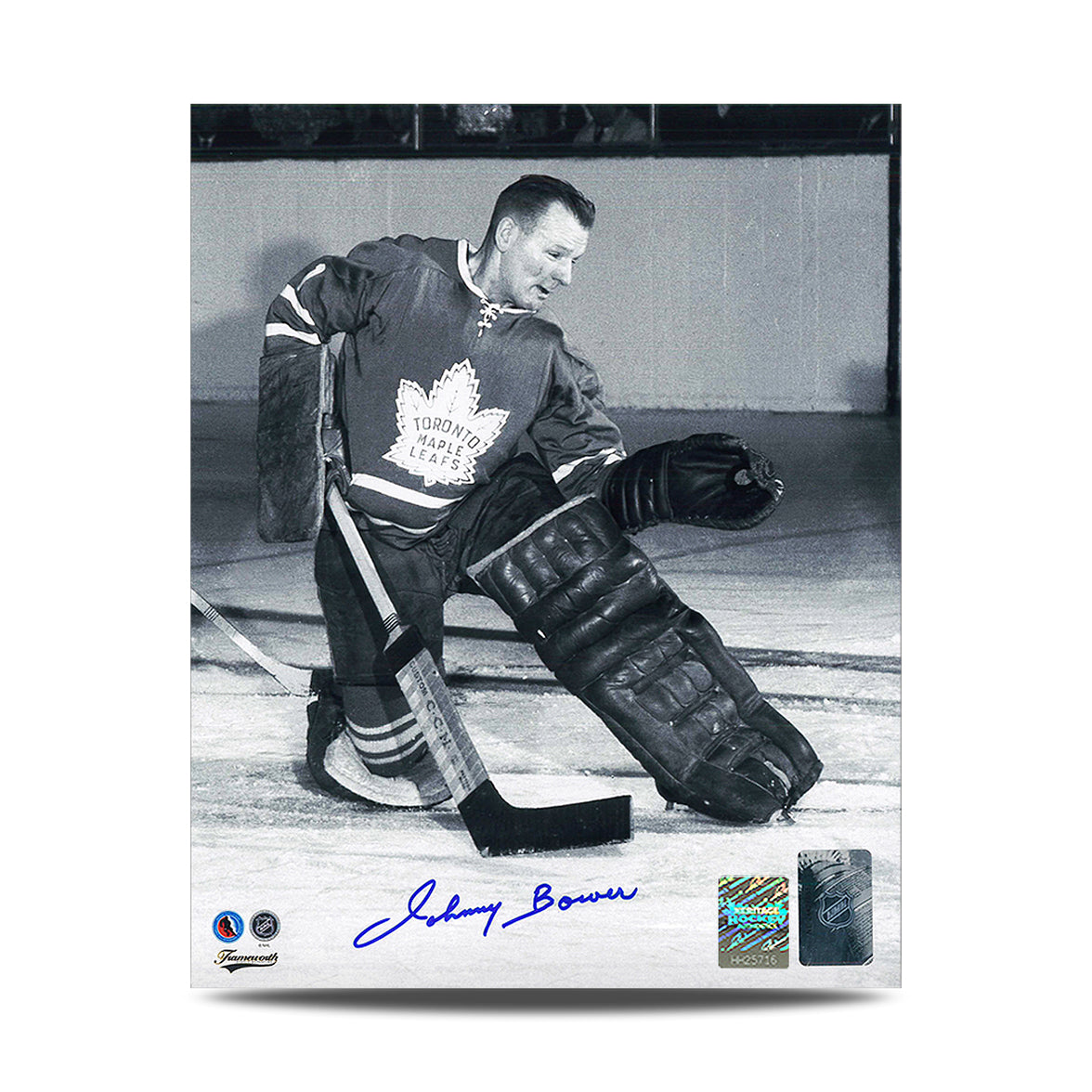 Johnny Bower a signé une photo d'action des Maple Leafs de Toronto 8 x 10