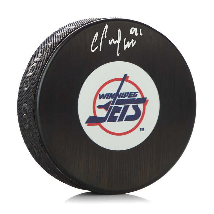 Cole Perfetti firmó el disco de los Winnipeg Jets con la nota del primer gol