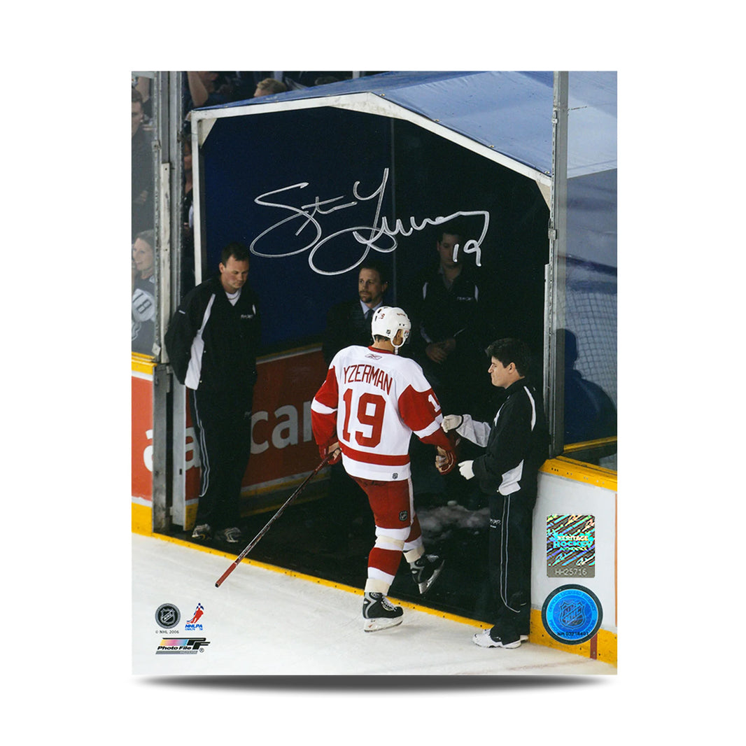 Foto de 8x10 de Last Step firmada por Steve Yzerman de los Detroit Red Wings