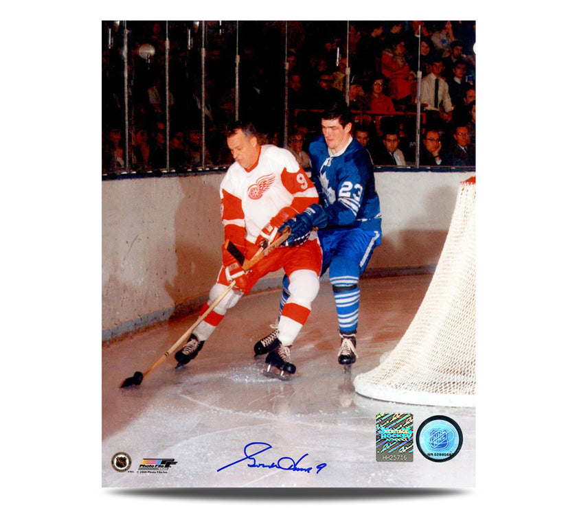 Gordie Howe a signé la bataille des Red Wings de Détroit 8X10 Photo