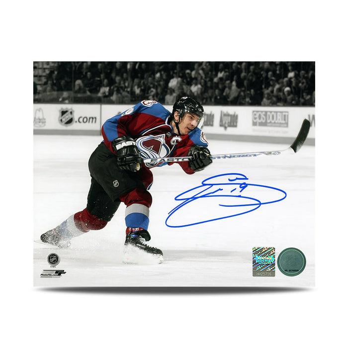 Joe Sakic autografió la fotografía de 8 x 10 del francotirador de Colorado Avalanche