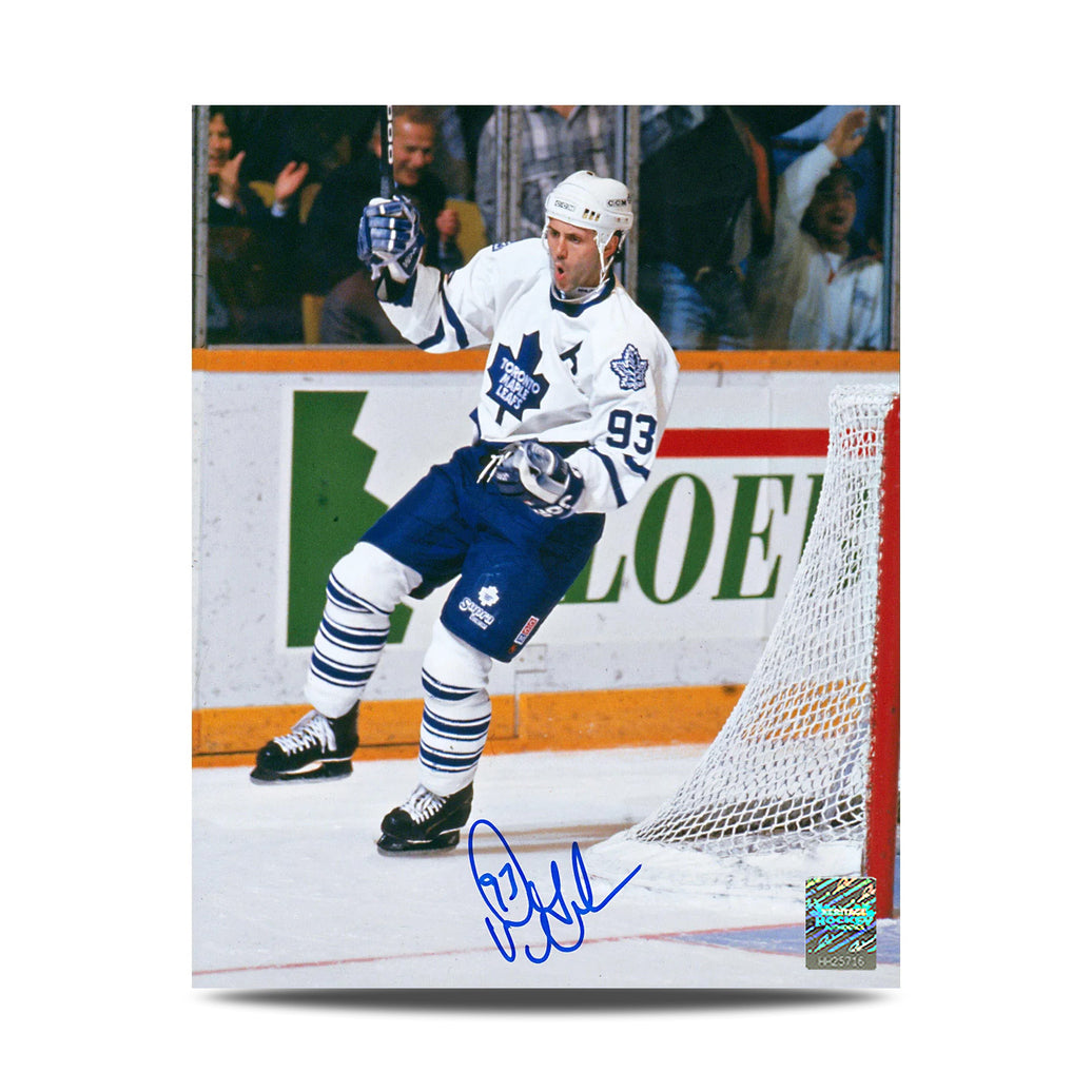 Fotografía de 8 x 10 firmada por Doug Gilmour celebrando un gol de los Toronto Maple Leafs
