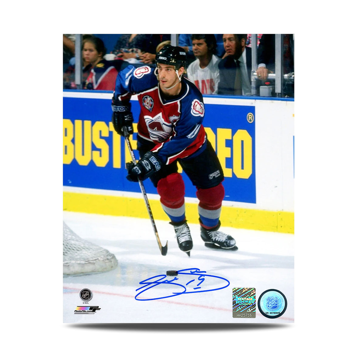 Fotografía de 8 x 10 firmada por Joe Sakic de la final de la Copa Stanley de 1996 de Colorado Avalanche