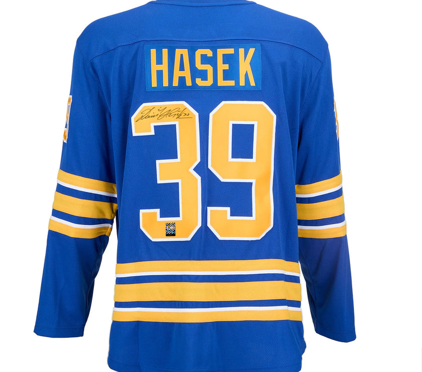 Gilbert Perreault a signé le maillot vintage des Sabres de Buffalo