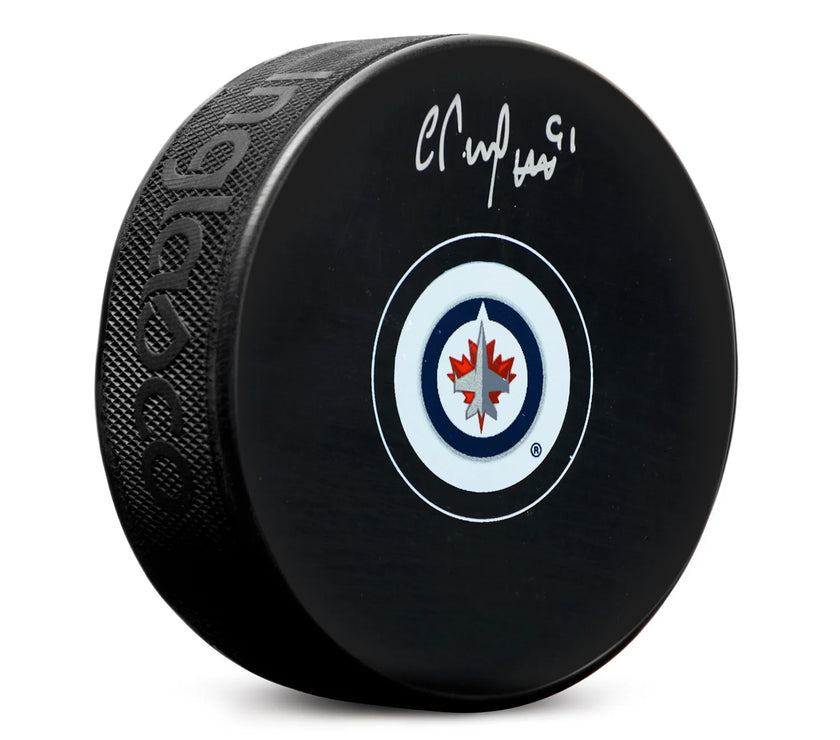 Cole Perfetti firmó el disco de los Winnipeg Jets con la nota del primer gol