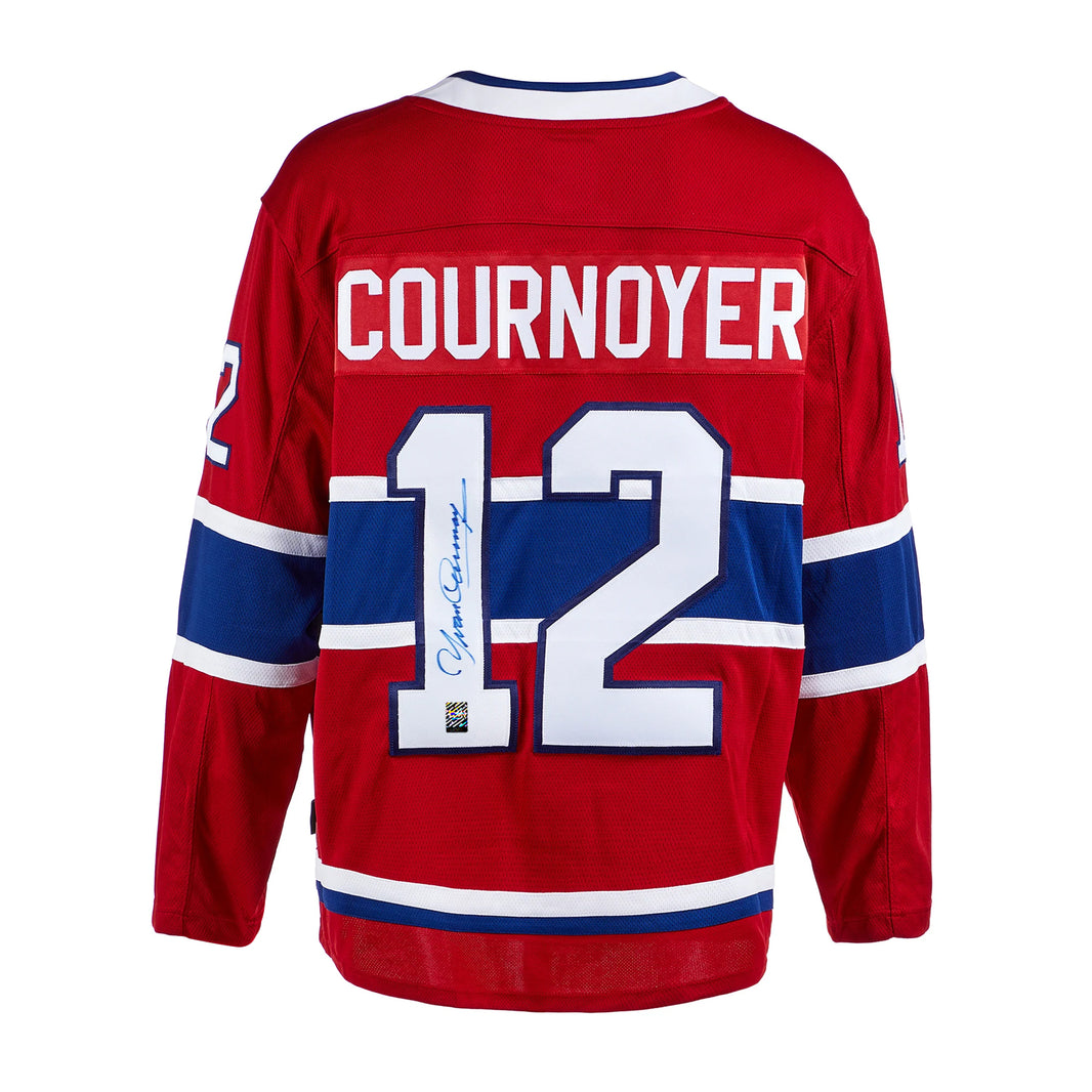 Yvan Cournoyer firmó la camiseta de los Montreal Canadiens