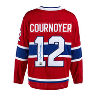Yvan Cournoyer firmó la camiseta de los Montreal Canadiens