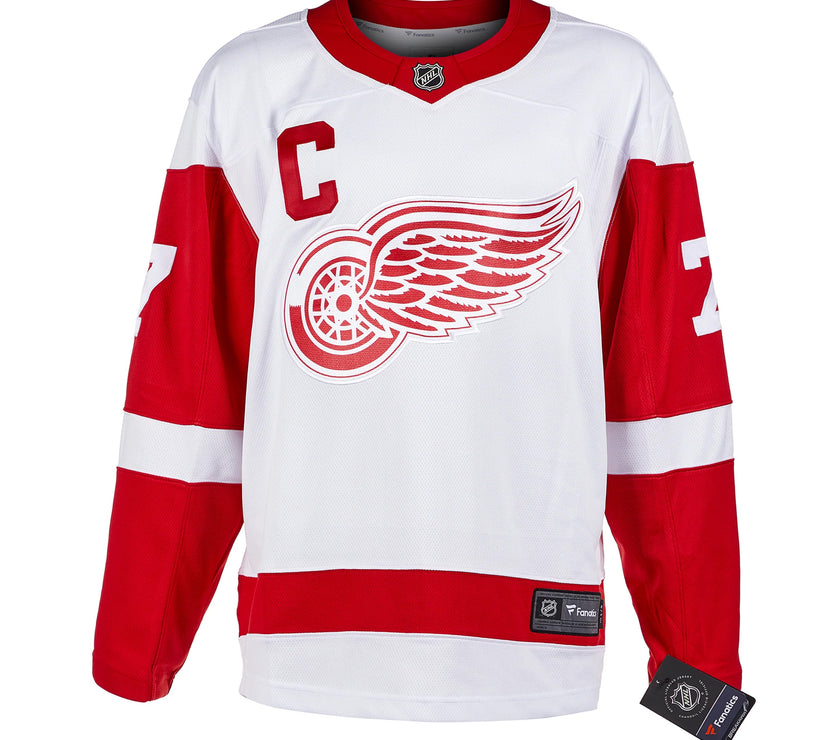 Steve Yzerman a signé le maillot extérieur des Red Wings de Détroit