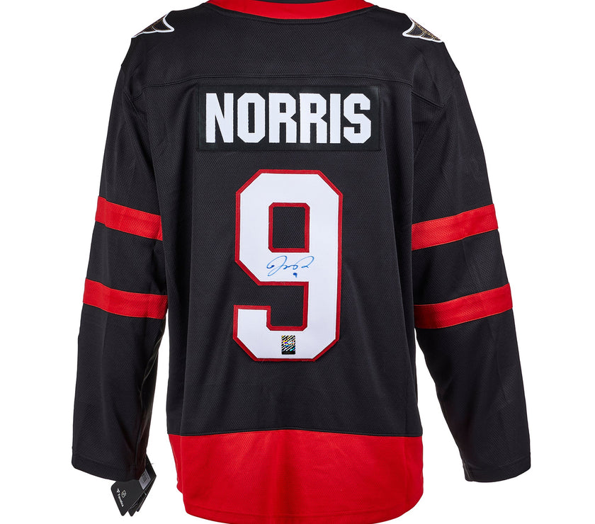 Thomas Chabot a signé le maillot Pro Adidas des Sénateurs d'Ottawa