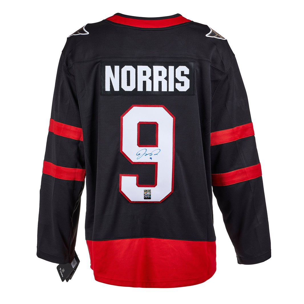 Thomas Chabot a signé le maillot Pro Adidas des Sénateurs d'Ottawa