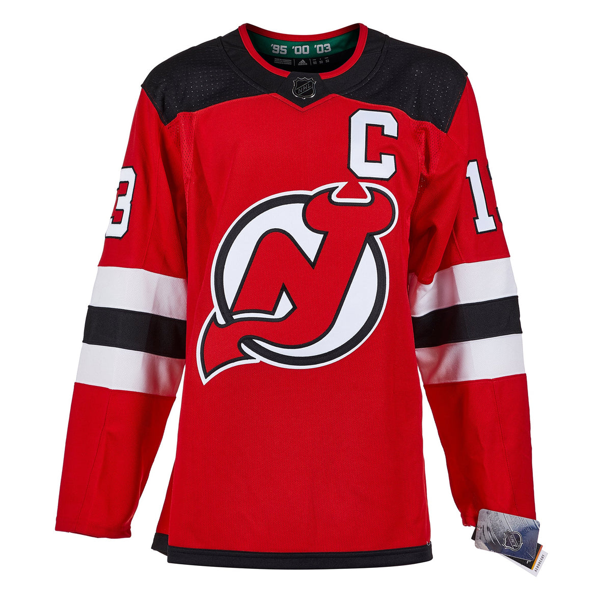 Nico Hischier firmó la camiseta Adidas Pro de los New Jersey Devils