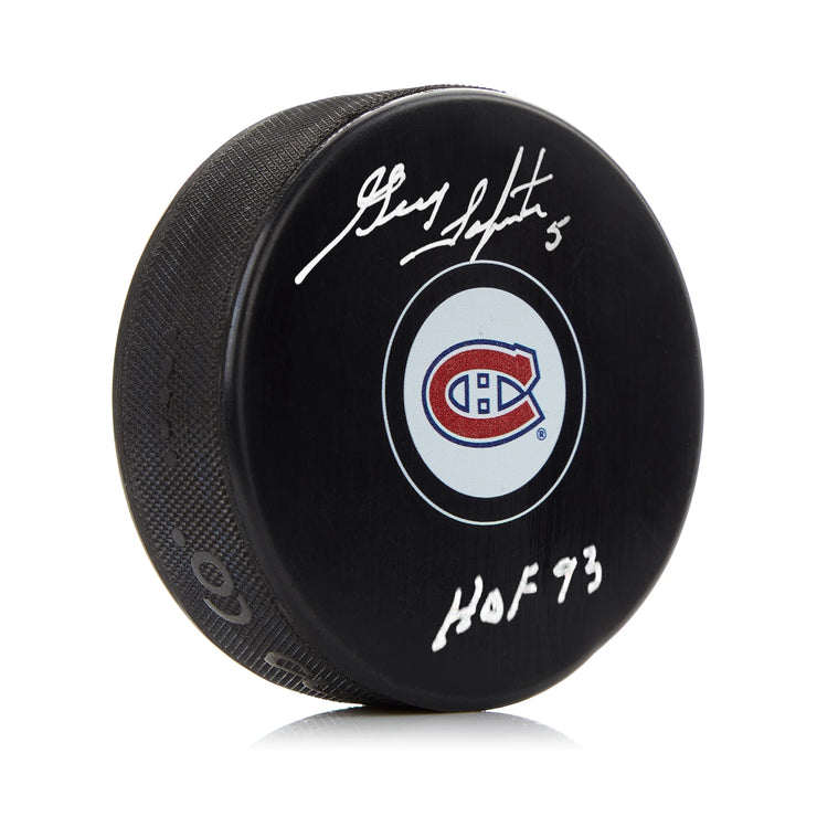 Guy Lapointe a signé une rondelle des Canadiens de Montréal