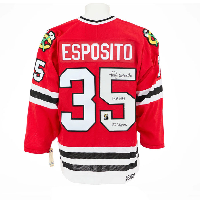Tony Esposito a signé le maillot des Blackhawks de Chicago