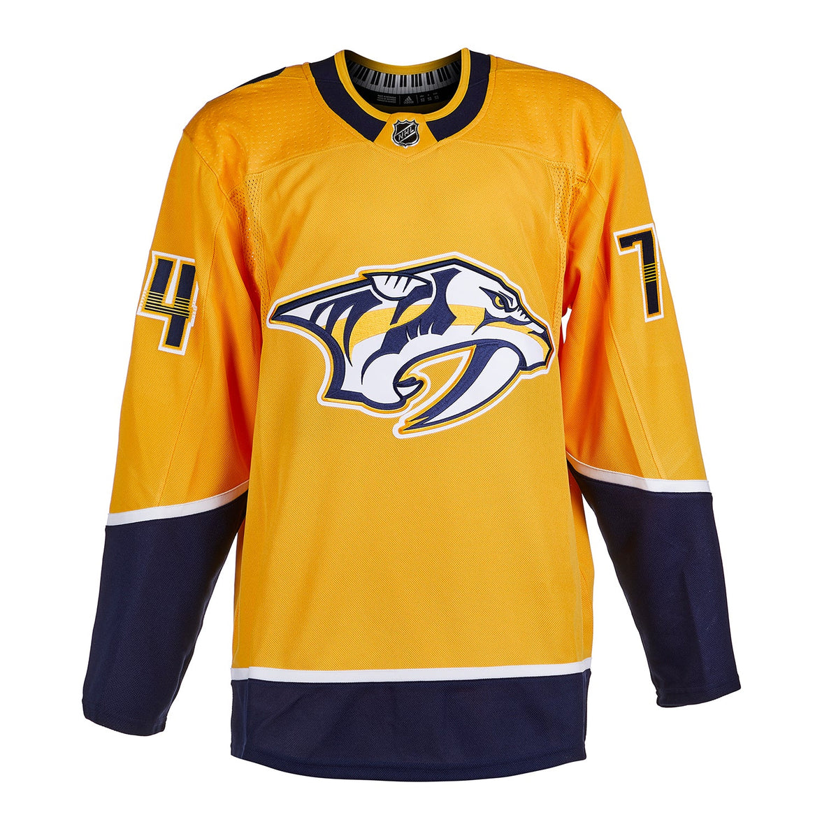 Juuse Saros firmó la camiseta de local de los Nashville Predators