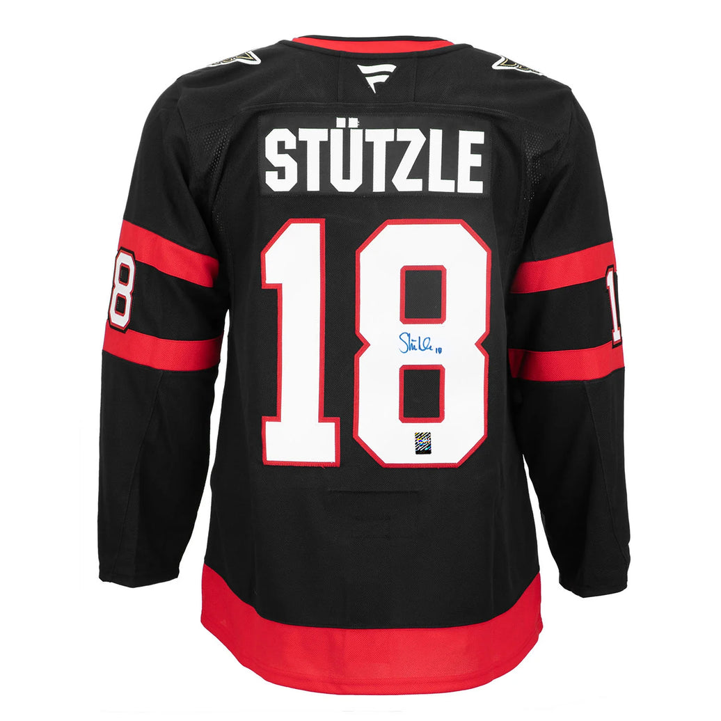 Tim Stutzle a signé le maillot Pro Adidas des Sénateurs d'Ottawa