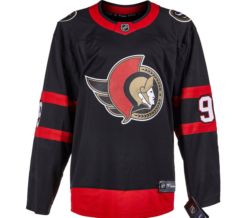 Thomas Chabot a signé le maillot Pro Adidas des Sénateurs d'Ottawa