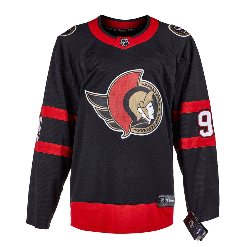 Thomas Chabot a signé le maillot Pro Adidas des Sénateurs d'Ottawa