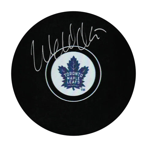 Wendel Clark a signé la rondelle des Maple Leafs de Toronto
