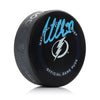 Disco de juego oficial firmado por el Tampa Bay Lightning, de Victor Hedman