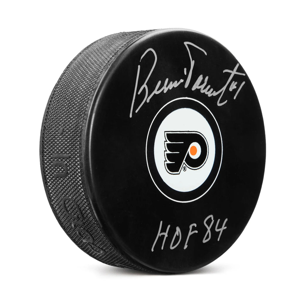 Bernie Parent firmó un disco de los Philadelphia Flyers con una nota del HOF