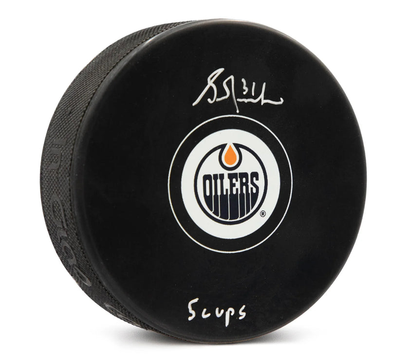 Mark Messier a signé la rondelle des Oilers d'Edmonton