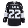 Kevin Fiala firmó la camiseta Adidas Pro de Los Angeles Kings