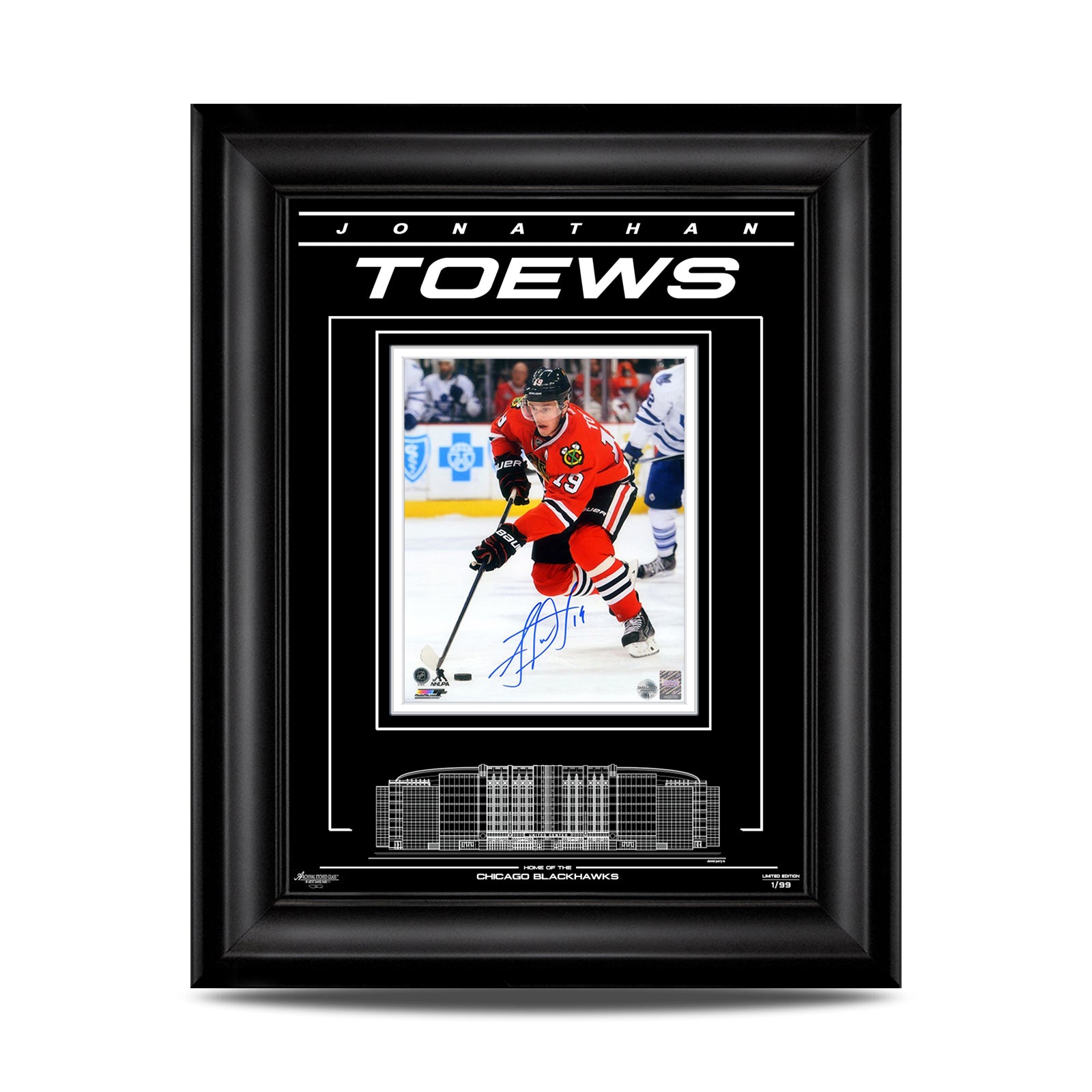Fotografía enmarcada de vidrio de 21 x 25 de Jonathan Toews, firmada y grabada de los Chicago Blackhawks