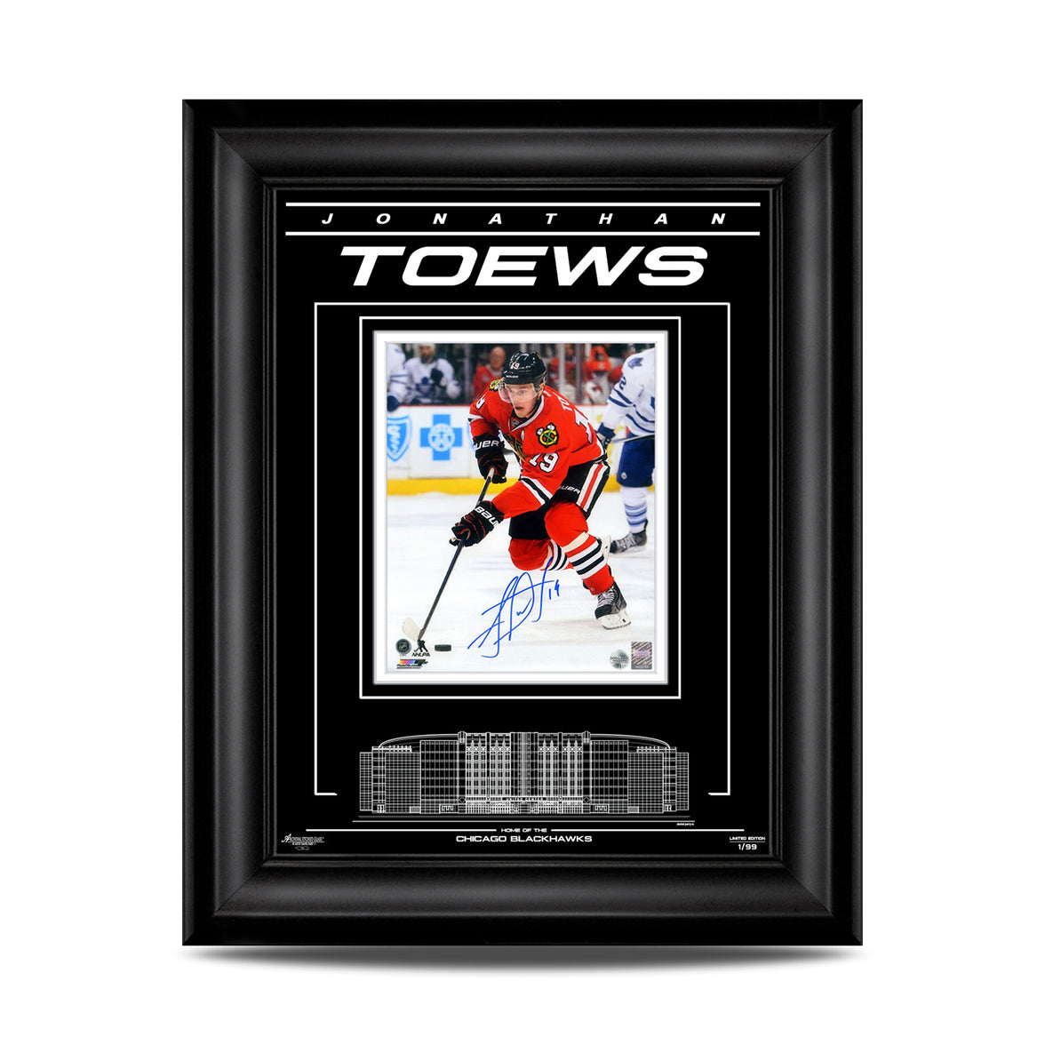 Fotografía enmarcada de vidrio de 21 x 25 de Jonathan Toews, firmada y grabada de los Chicago Blackhawks