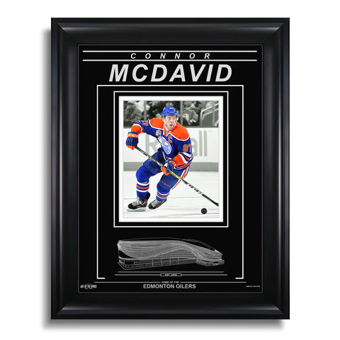 Photo encadrée gravée de Connor McDavid des Oilers d'Edmonton - Action Captain Spotlight