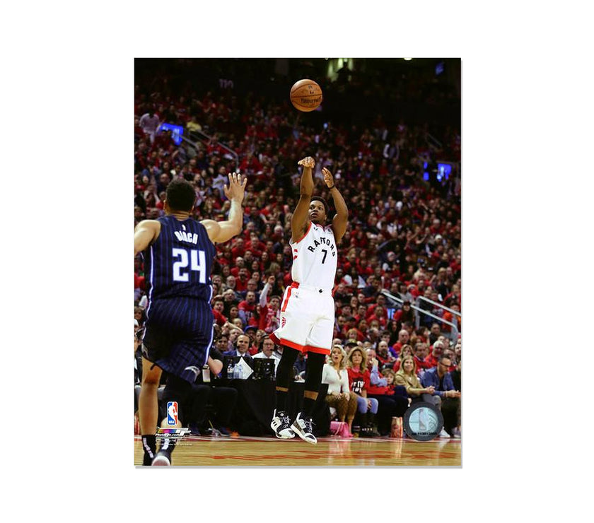 Fotografía enmarcada grabada de Kyle Lowry de los Toronto Raptors - Action Shot