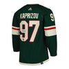 Kirill Kaprizov firmó la camiseta Adidas Pro de Minnesota Wild