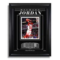 Fotografía enmarcada grabada de Michael Jordan Chicago Bulls: Action Dunk