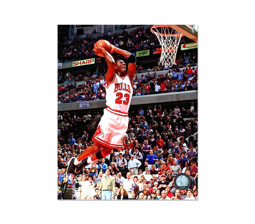 Fotografía enmarcada grabada de Michael Jordan Chicago Bulls: Action Dunk
