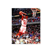 Fotografía enmarcada grabada de Michael Jordan Chicago Bulls: Action Dunk