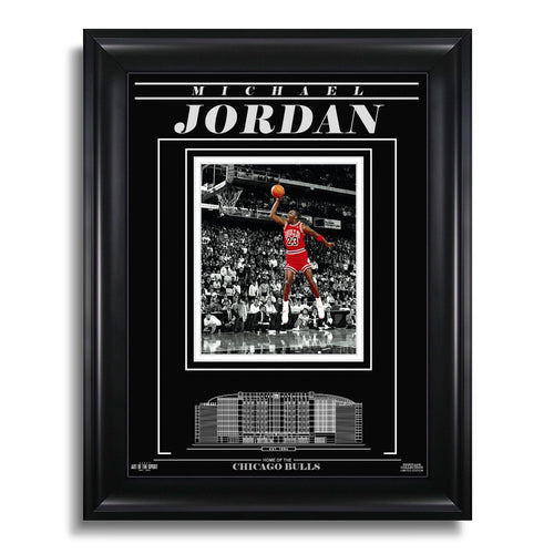 Fotografía enmarcada grabada de Michael Jordan de los Chicago Bulls: Dunk Spotlight