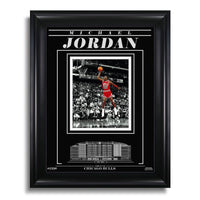 Fotografía enmarcada grabada de Michael Jordan de los Chicago Bulls: Dunk Spotlight
