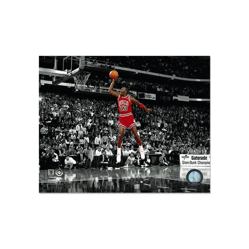 Fotografía enmarcada grabada de Michael Jordan de los Chicago Bulls: Dunk Spotlight