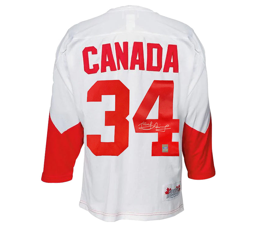 Marcel Dionne a signé le maillot de la série Summit 1972 d'Équipe Canada