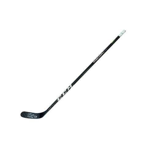 Palo de hockey CCM firmado por Nathan MacKinnon para el partido de Colorado Avalanche 2017/18