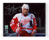 Steve Yzerman a signé la photo d'intensité des Red Wings de Détroit 8X10